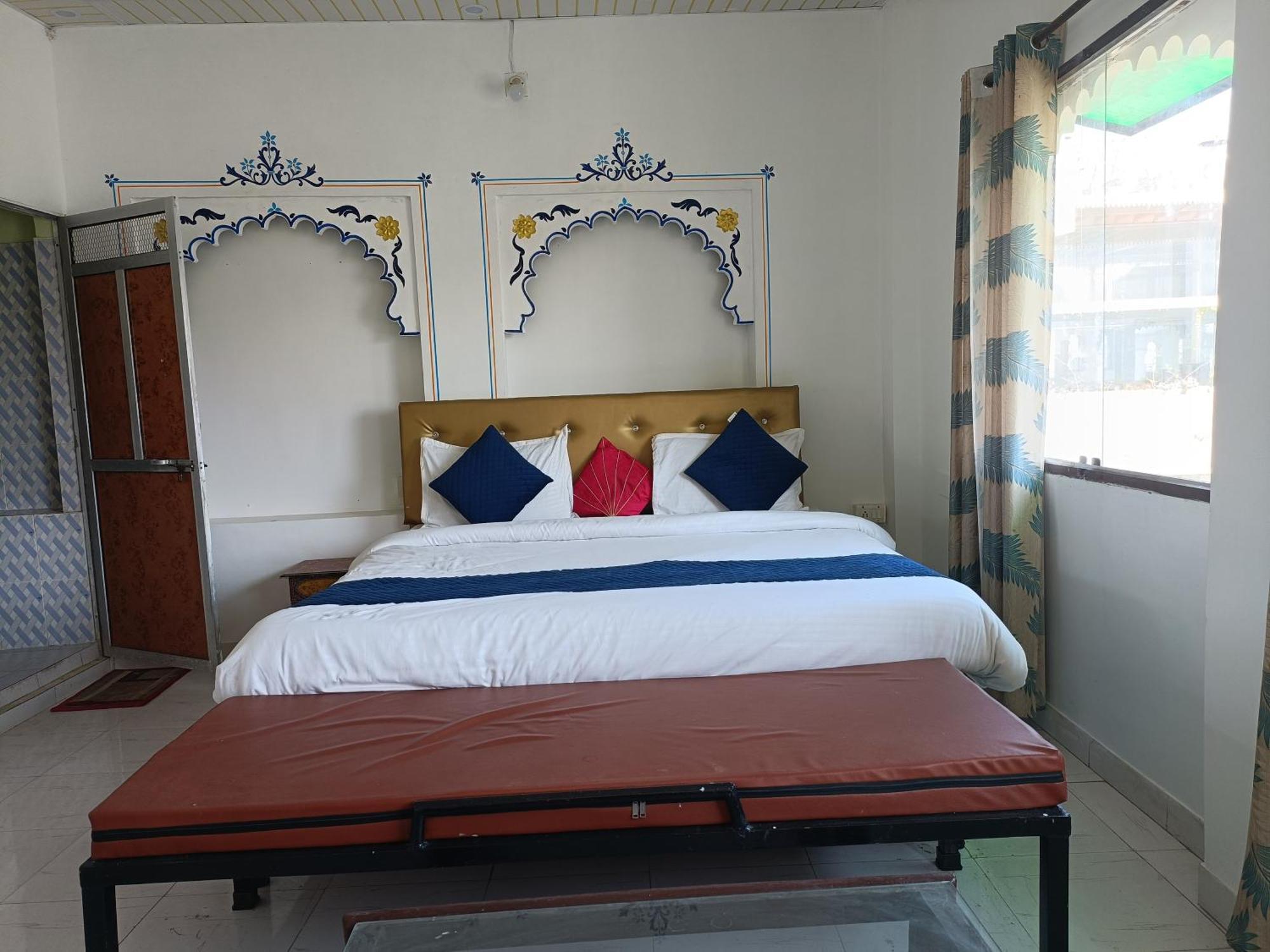 The Hostel Crown Ουνταϊπούρ Δωμάτιο φωτογραφία