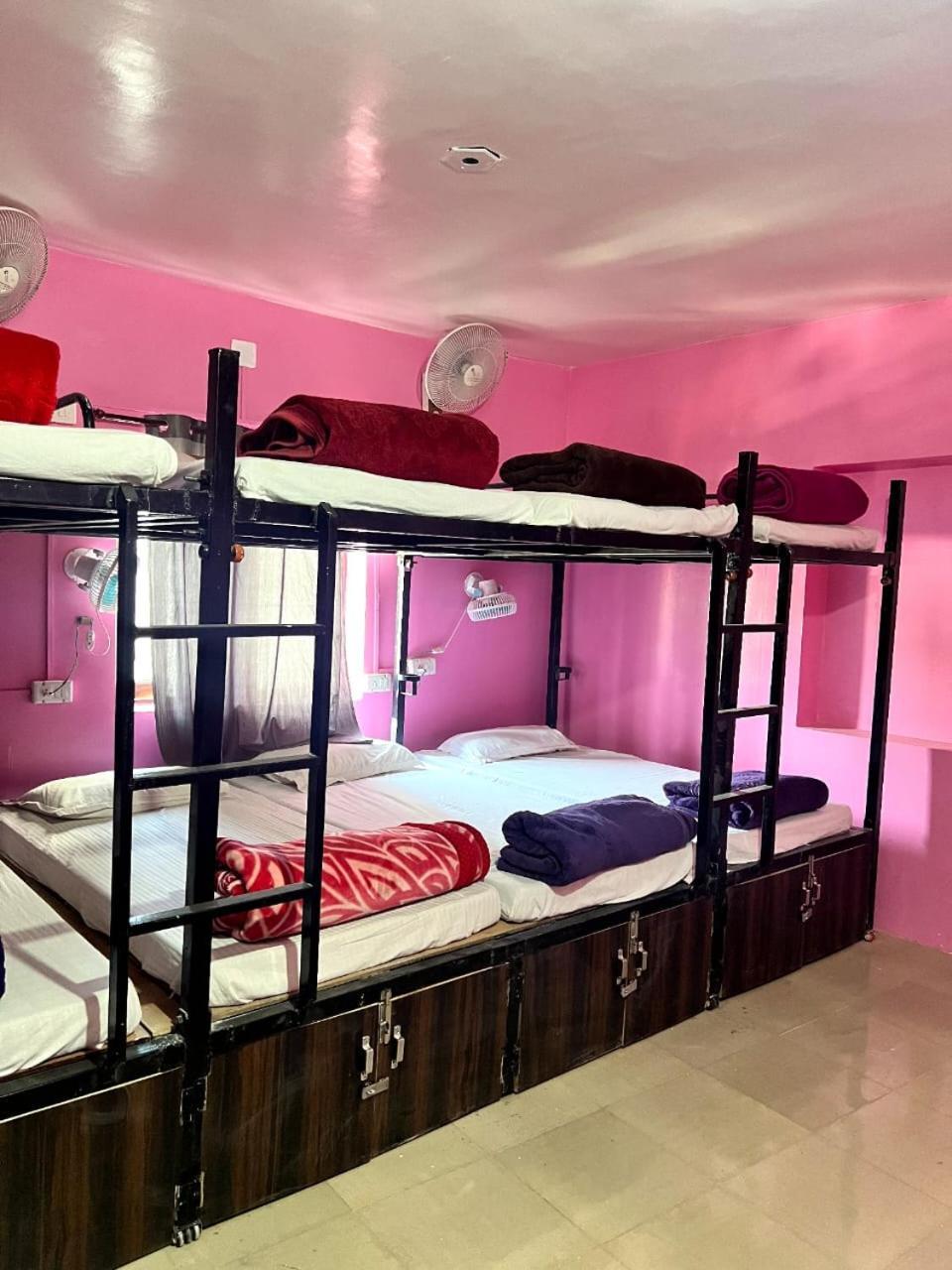 The Hostel Crown Ουνταϊπούρ Εξωτερικό φωτογραφία